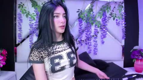 Snapshot of liinzy_rouse chatting on 12-21-25, 02:24 Brittany online show from 12-21-25, 02:24