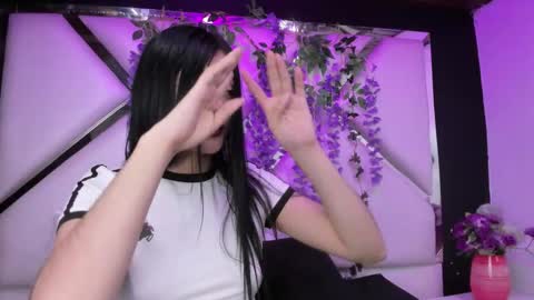 Snapshot of liinzy_rouse chatting on 02-10-26, 03:05 Brittany online show from 02-10-26, 03:05