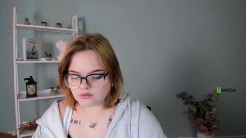 Snapshot of lika_pop chatting on 11-15-25, 09:50 lika_pop online show from 11-15-25, 09:50