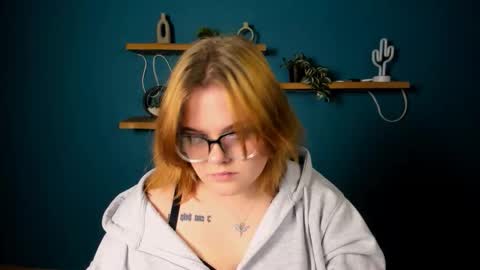 lika_pop online show from 11-24-25, 07:35