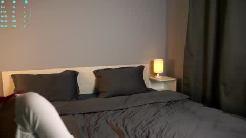 Snapshot of likalens chatting on 11-08-25, 01:00 Emi online show from 11-08-25, 01:00