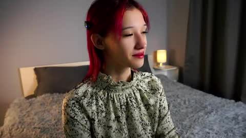 Snapshot of likalens chatting on 11-13-25, 11:20 Emi online show from 11-13-25, 11:20