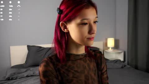 Snapshot of likalens chatting on 11-20-25, 11:43 Emi online show from 11-20-25, 11:43