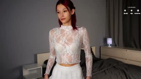 Snapshot of likalens chatting on 11-26-25, 11:44 Emi online show from 11-26-25, 11:44