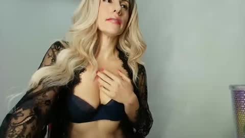 Snapshot of like_firebird chatting on 12-15-24, 04:29 Mia                   Onlyfans link -  online show from 12-15-24, 04:29