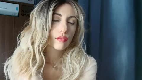 Snapshot of like_firebird chatting on 02-10-25, 03:03 Mia                   Onlyfans link -  online show from 02-10-25, 03:03