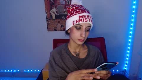 Snapshot of lil_lisaa chatting on 12-17-24, 08:45 Lisaa online show from 12-17-24, 08:45