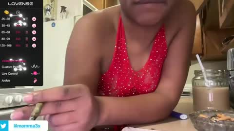 Snapshot of lil_momma422 chatting on 12-05-24, 02:11 MOMMA LUV online show from 12-05-24, 02:11