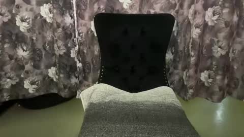 Snapshot of lil_momma422 chatting on 11-01-25, 02:46 MOMMA LUV online show from 11-01-25, 02:46