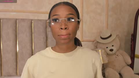 lila bailey  online show from 12-13-24, 07:43