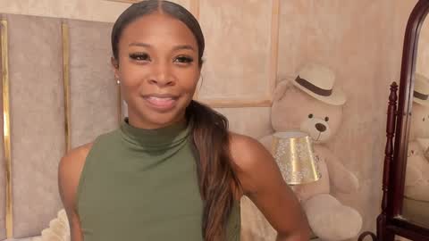 lila bailey  online show from 12-16-24, 07:21