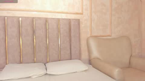 lila bailey  online show from 02-10-25, 07:38