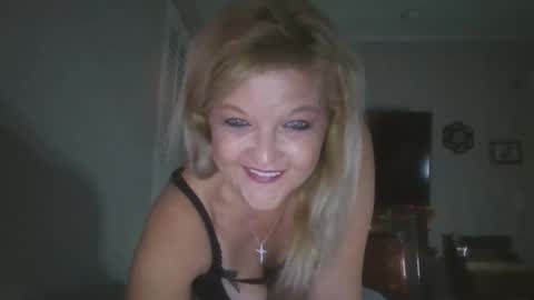 Snapshot of lilblonde412 chatting on 10-27-25, 02:15 lilblonde412 online show from 10-27-25, 02:15