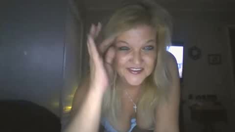 Snapshot of lilblonde412 chatting on 11-18-25, 04:28 lilblonde412 online show from 11-18-25, 04:28