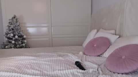 Snapshot of lilemilyy chatting on 12-18-24, 08:20 Emily online show from 12-18-24, 08:20