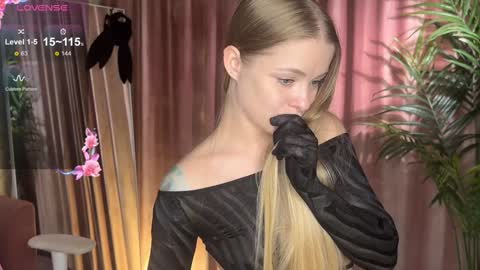 Lili online show from 09-15-25, 10:59