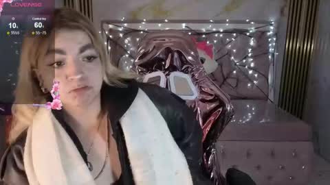 Lili online show from 10-23-25, 03:28