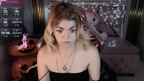 Lili online show from 10-25-25, 03:58