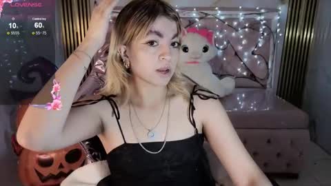 Lili online show from 10-28-25, 04:16