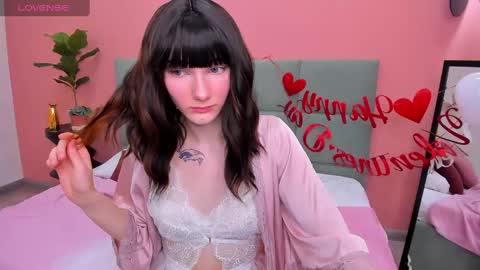 Snapshot of lili_flowerr chatting on 02-14-25, 09:03 Lilli follow me kiss online show from 02-14-25, 09:03