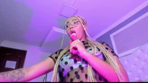 Lili online show from 10-06-25, 03:59