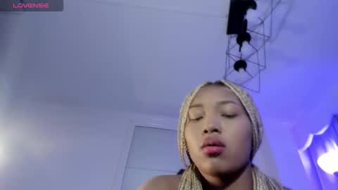 Lili online show from 10-10-25, 01:15