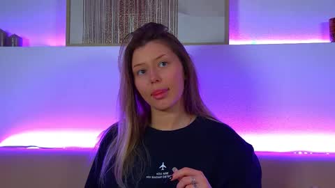 Mia online show from 02-09-25, 04:40