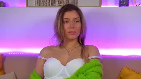 Mia online show from 02-10-25, 09:36