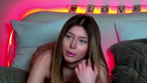 Mia online show from 02-14-25, 09:24