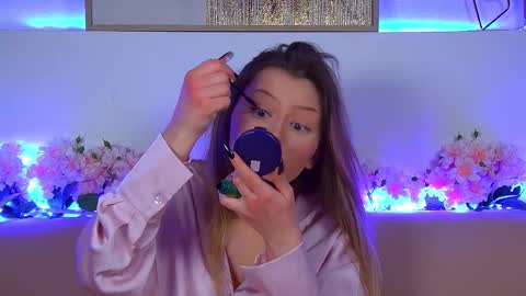 Mia online show from 02-18-25, 12:39