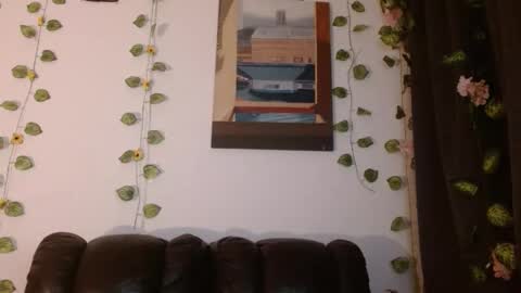 Snapshot of liliandoll chatting on 10-23-25, 08:51 yesica online show from 10-23-25, 08:51