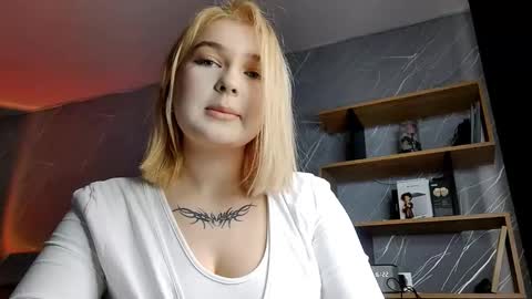 Snapshot of lilianniimi chatting on 02-27-26, 01:22 Nana online show from 02-27-26, 01:22