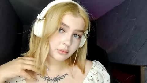 Snapshot of lilianniimi chatting on 02-28-26, 03:46 Nana online show from 02-28-26, 03:46