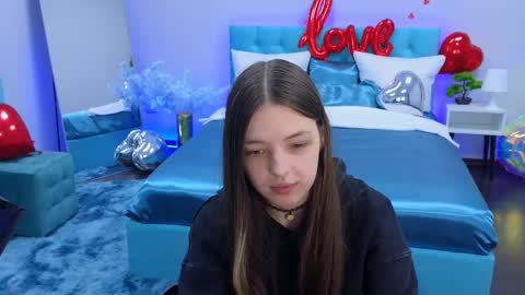 Lili Bakery online show from 02-17-25, 02:53