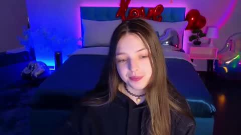 Lili Bakery online show from 02-18-25, 02:38