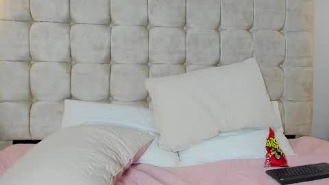 Snapshot of lilie_petite chatting on 12-03-25, 11:25 Lilie online show from 12-03-25, 11:25