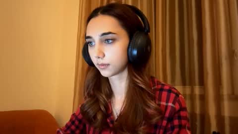 Lina online show from 09-17-25, 10:22