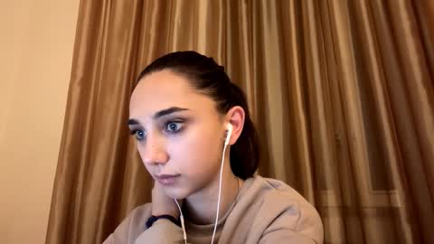 Lina online show from 09-26-25, 11:20