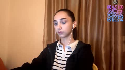 Lina online show from 10-15-25, 10:21