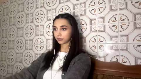 Lina online show from 11-21-25, 10:19