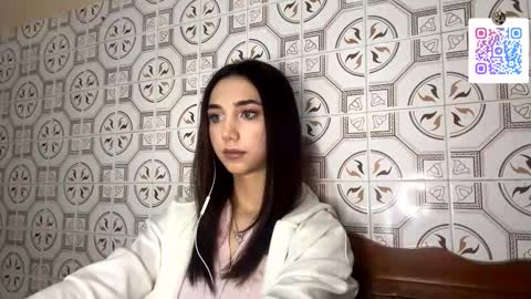 Lina online show from 11-23-25, 10:09