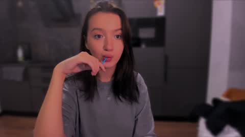 Snapshot of lililaluna chatting on 12-12-24, 06:31 ... online show from 12-12-24, 06:31