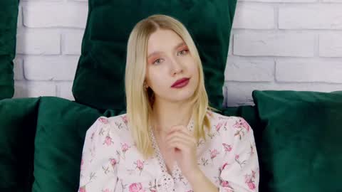 LiliLinn online show from 01-21-25, 02:15