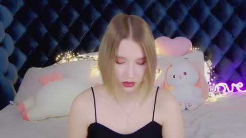 LiliLinn online show from 03-08-25, 04:56