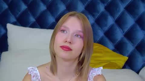 LiliLinn online show from 10-04-25, 06:22