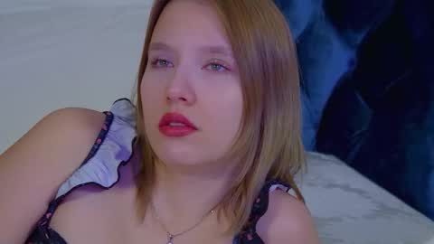 LiliLinn online show from 10-28-25, 04:49