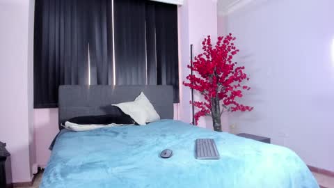 Snapshot of lilith_and_marcusblain chatting on 01-17-25, 10:23 Lili  Marcus online show from 01-17-25, 10:23