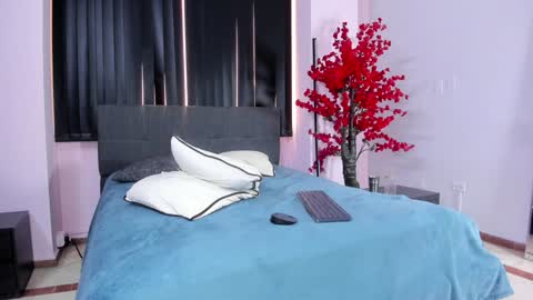 Snapshot of lilith_and_marcusblain chatting on 01-23-25, 10:33 Lili  Marcus online show from 01-23-25, 10:33