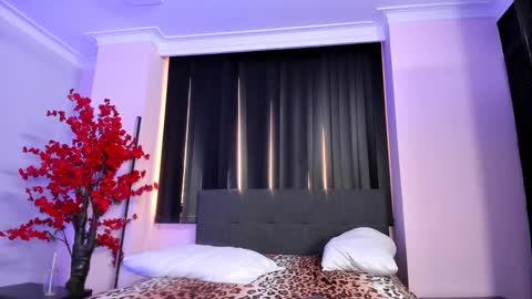 Snapshot of lilith_and_marcusblain chatting on 02-14-25, 10:58 Lili  Marcus online show from 02-14-25, 10:58