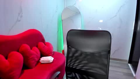 lilith cooper20 online show from 10-24-25, 09:33